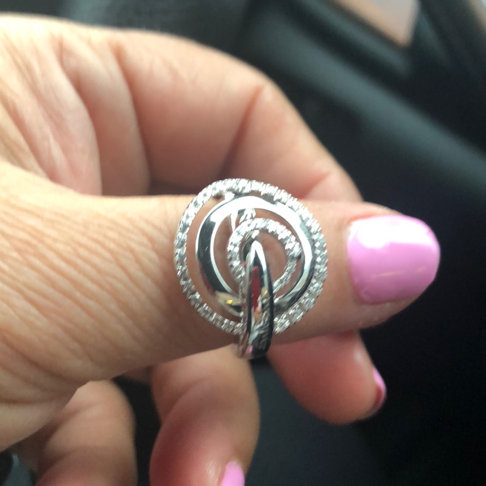 White 18ct gold salvini ring